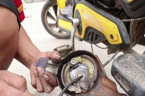 花莲市电动车刹车故障